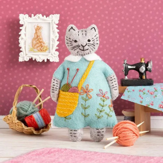 Corinne Lapierre - Mrs Cat Loves Knitting Felt Craft Kit