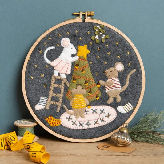 Corinne Lapierre - Christmas with the Mouse Family Felt Appliqué Hoop Kit